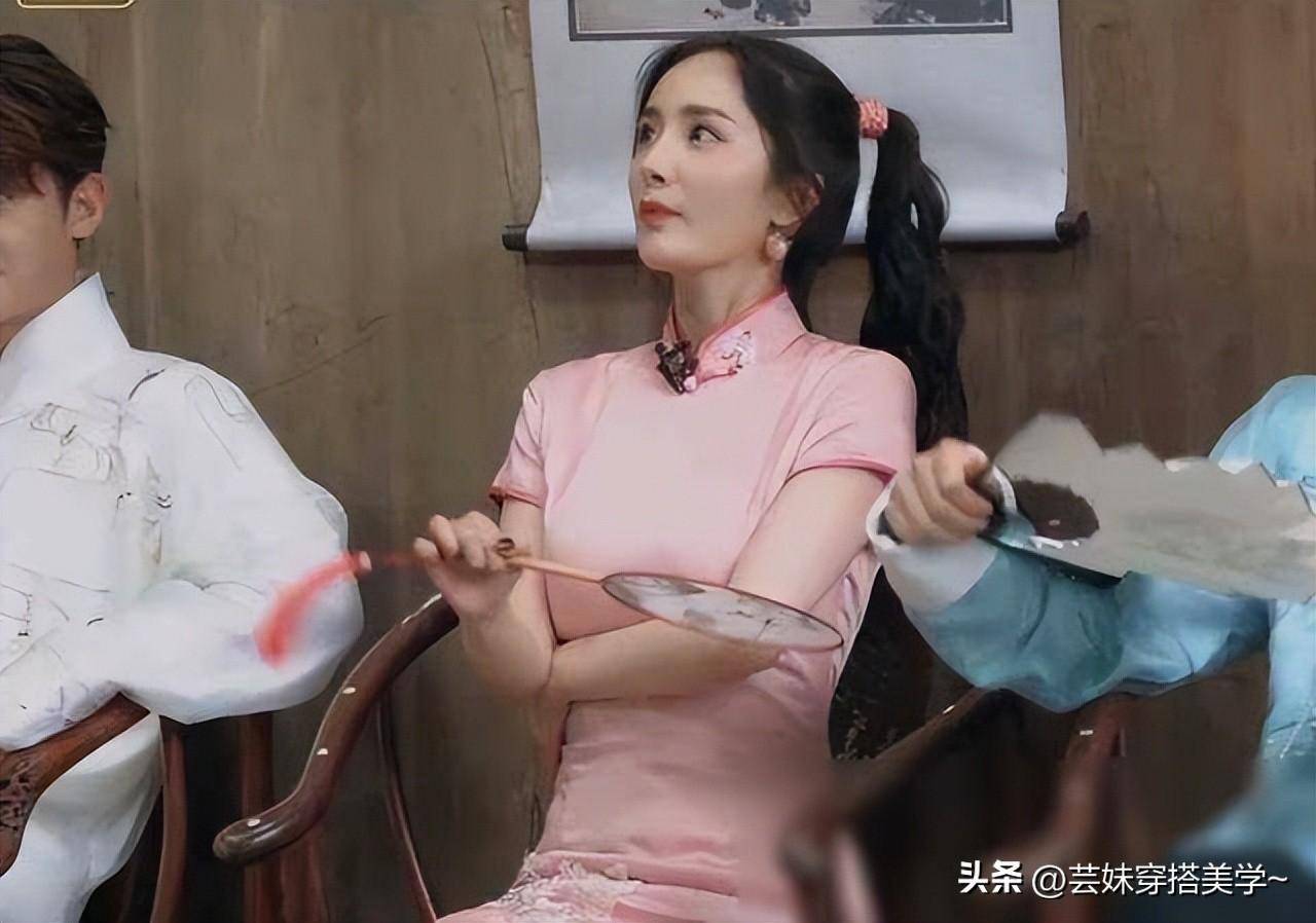 张雨绮和杨幂节目穿旗袍,当两人站在一起,体型居然差了一个号!