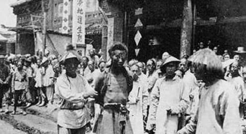 采生折割人一律凌迟,其财产归受害者家.