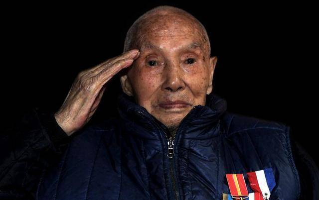 原创百岁抗战老兵离家79年晚年回归家乡祭拜父母时儿子对不起你们