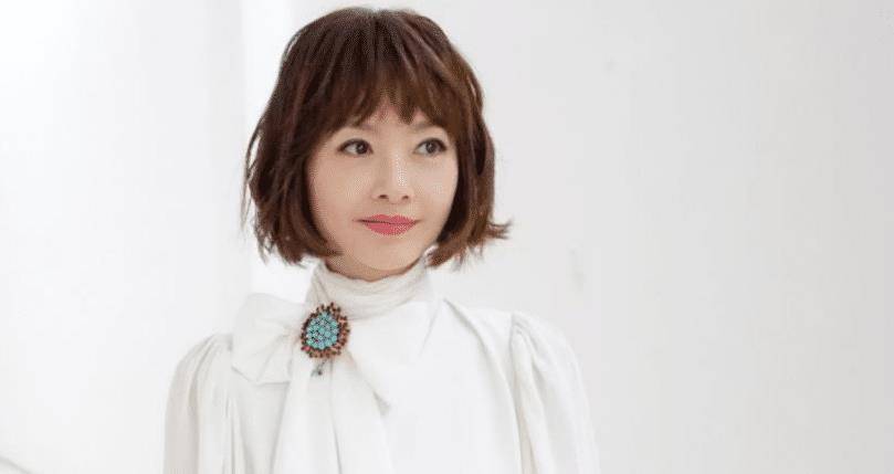 她曾是央视名主持,为爱情放弃事业远嫁国外,今50岁却仍是单身_陈鲁豫