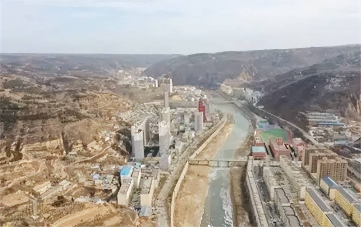 黄土高坡的土从哪儿来的明明土层那么厚为什么就是不长树