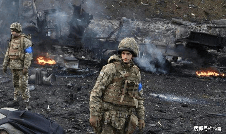 乌克兰新任战区总司令儿子叛变,俄领馆前上演叛变大戏!