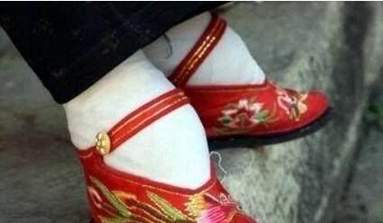 我们姊妹五个,也只有一个姐姐,和母亲一