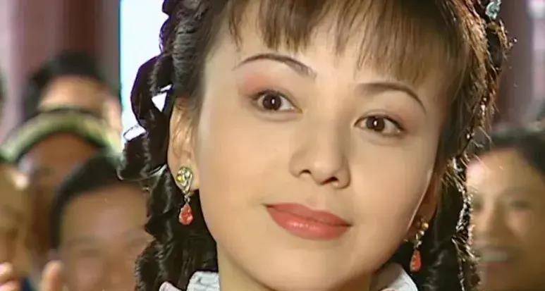 54岁"雪姨"乘风破浪:35岁生子,历经2段婚姻,如今单身很快乐_王琳_角色