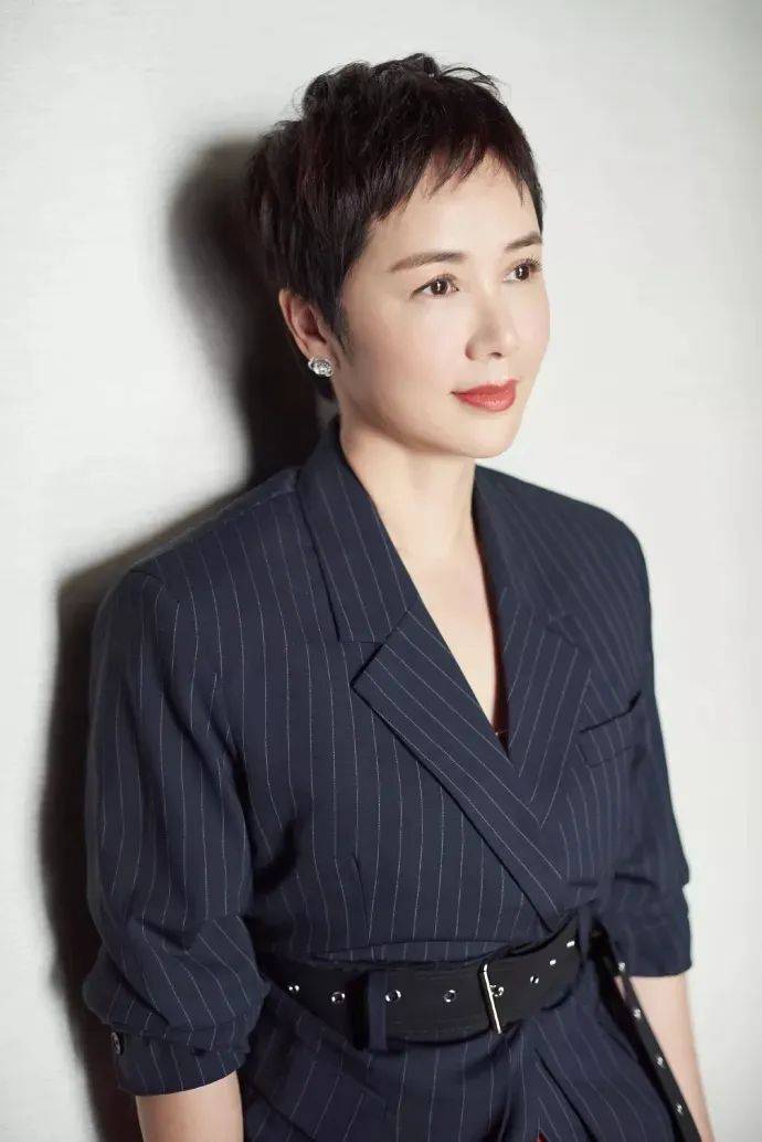 年轻时的蒋雯丽真的好美如今57岁的她依旧优雅自信