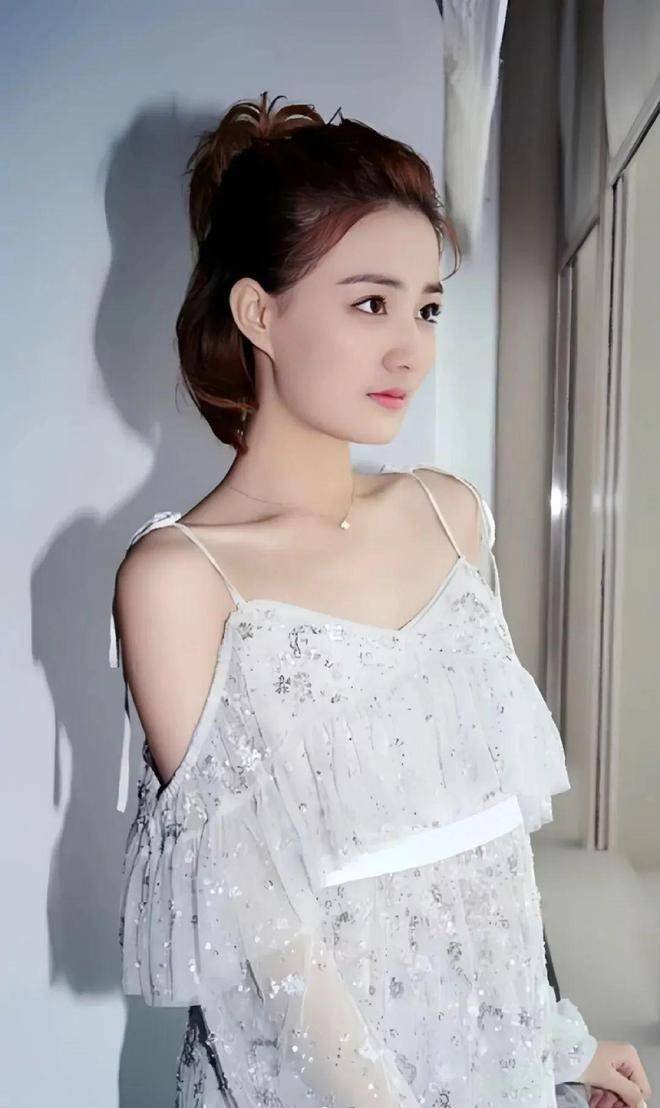 原创29岁徐璐才是人间尤物这身材太饱满