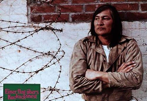 "真实与伪装本就难区分,人们常说天才与疯子只有一线之隔,那正常人与