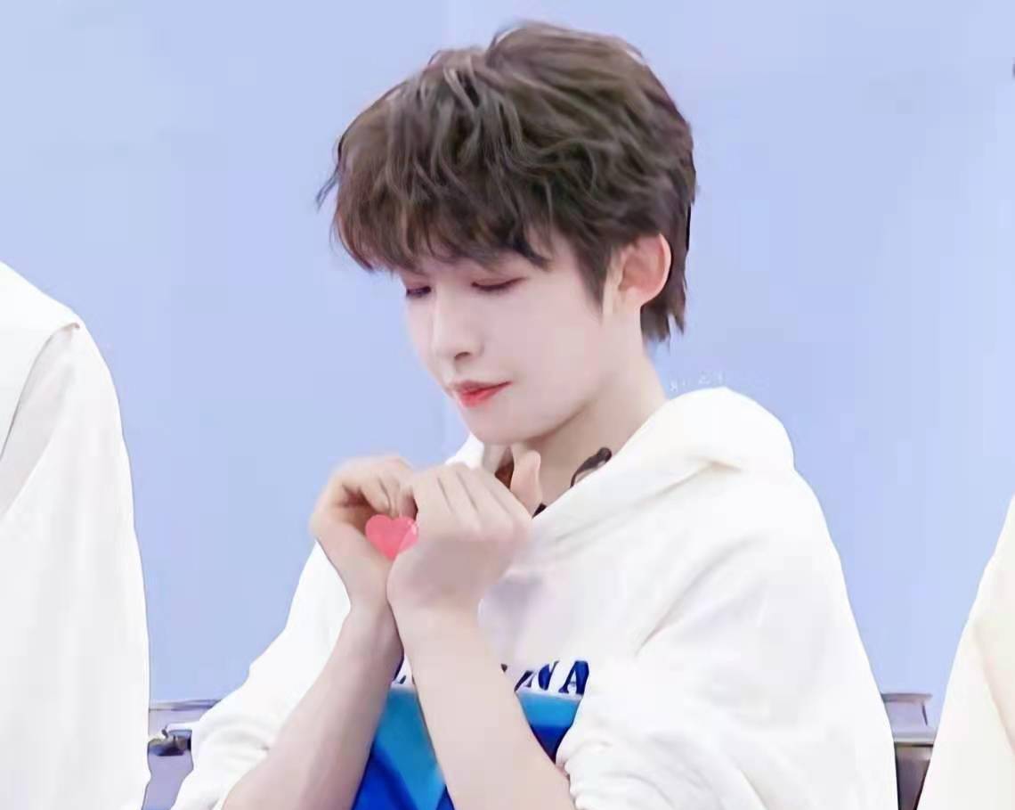 原创刘宇节日发文长大之后你想当什么小孩配大波自拍粉丝疯狂存图