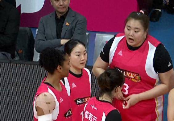 晋级四强王思雨回暖四川女篮双杀山西坎贝奇大放异彩