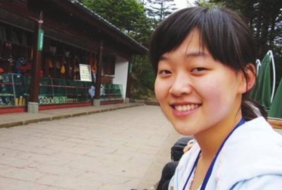 清华为录用这个四川姑娘,破格降60分,为何她可以拥有如此特权_张莹