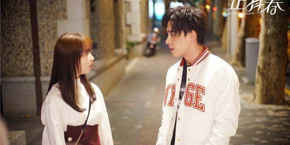 在昨日剧情中,章小鱼(吴谨言 饰)制定的母亲节促销方案得到了公司一致