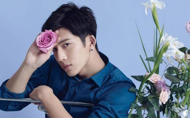 原创80后优秀演员井柏然演戏经验少但态度端正有着关系很好的朋友