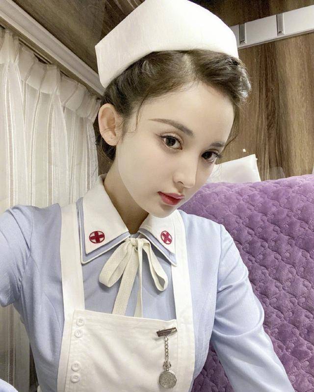 古力娜扎穿护士装拍戏气质展现得淋漓尽致网友表示这就是爱