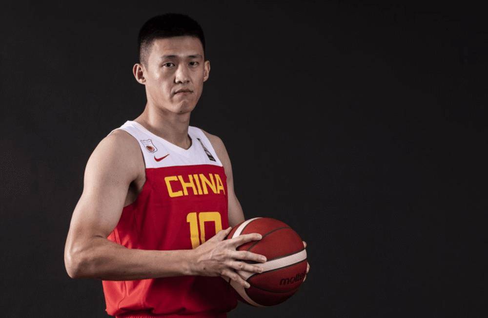 原创周鹏输给菲律宾后我把更衣室砸了看不懂小朋友们的心理