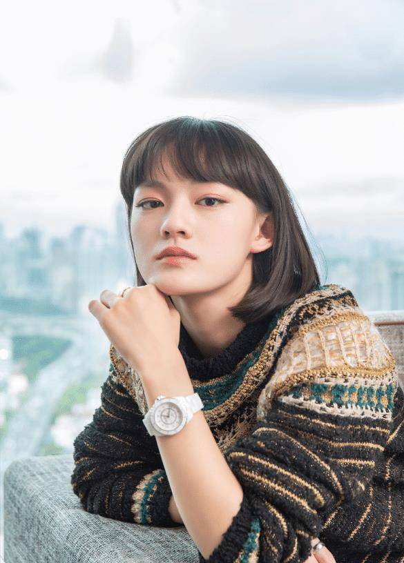 原创有种整容叫文淇长大了a字型运动裤秀出长腿洋溢青春气息