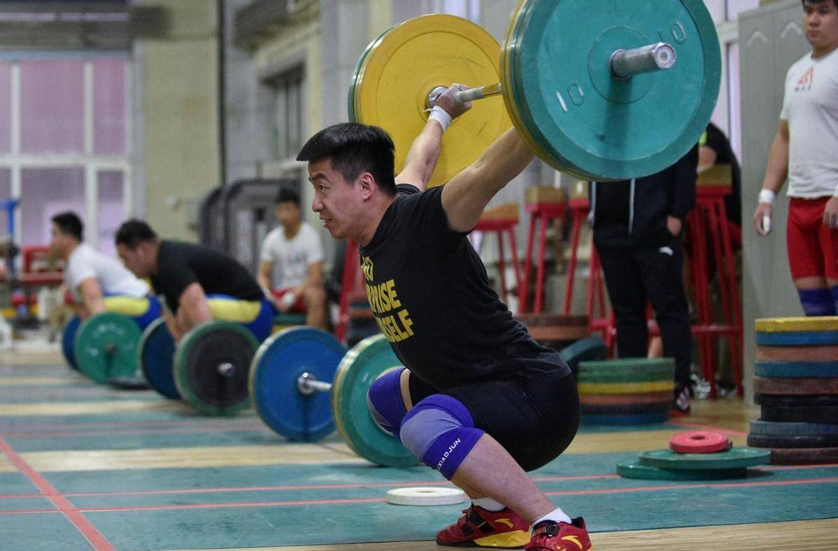 奥运举重冠军占旭刚退役后迎娶初恋空姐已是副厅干部未来可期
