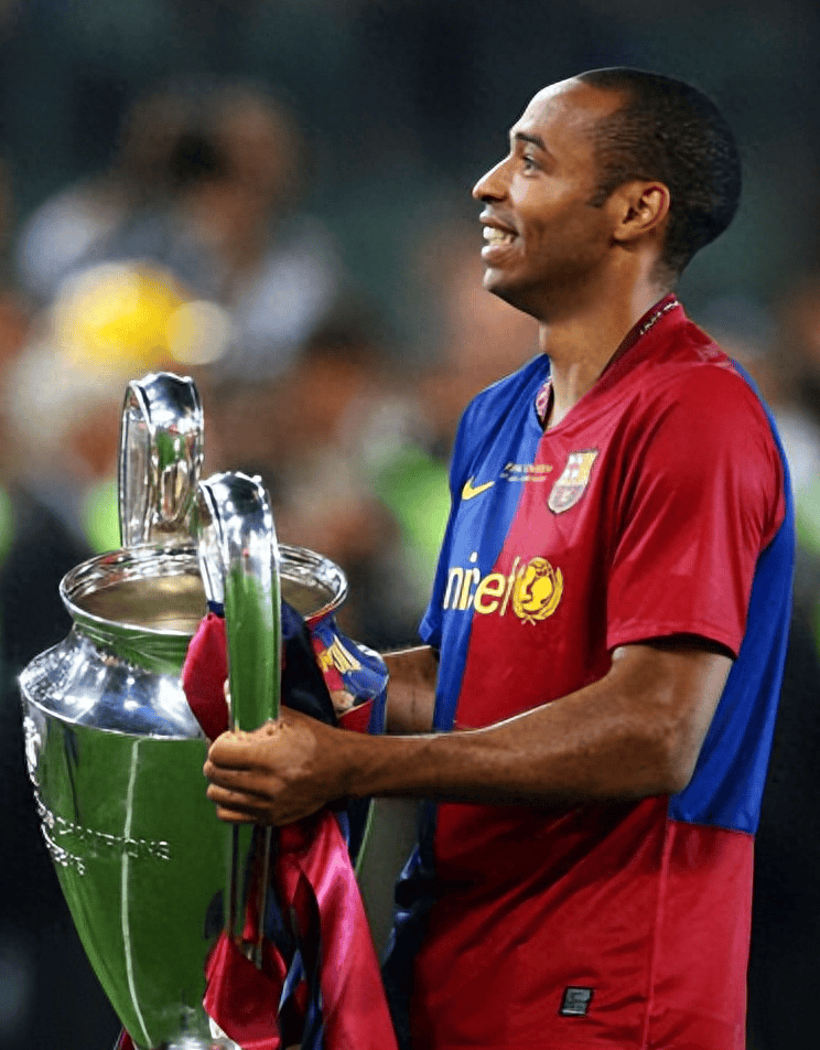 还获得了欧洲金靴奖.亨利是足球史上最伟大的前锋之一. 他在