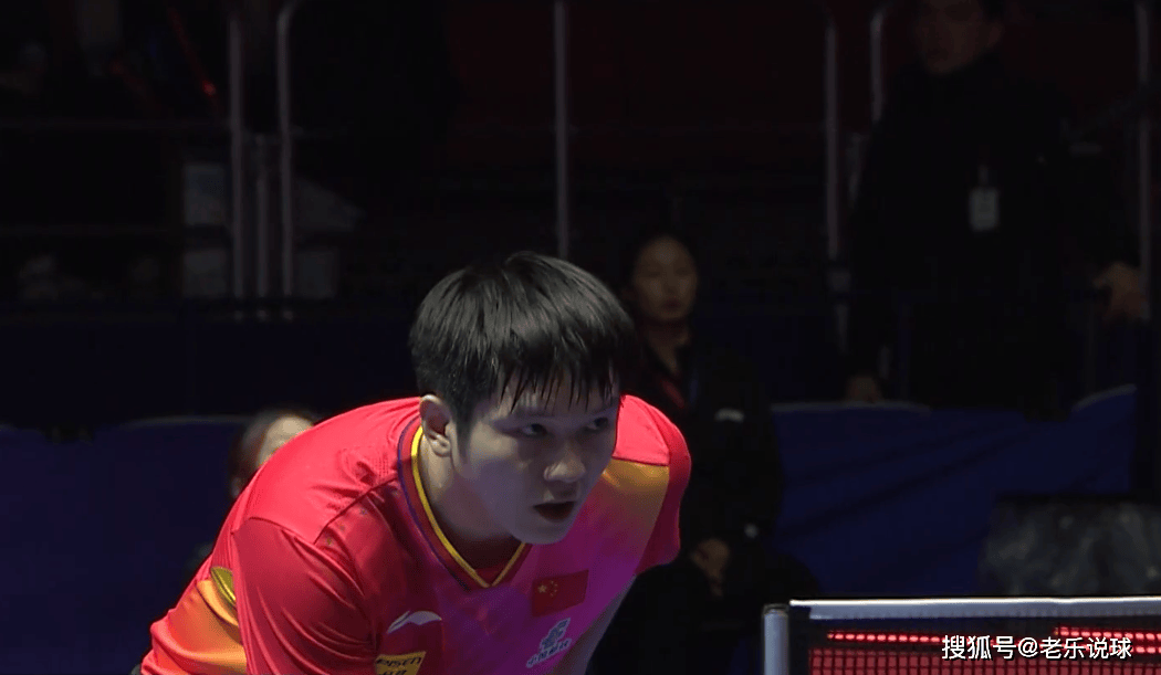 当时也是雨果胜出,主要的打法就是借力打力,樊振东的攻击板板到肉,却