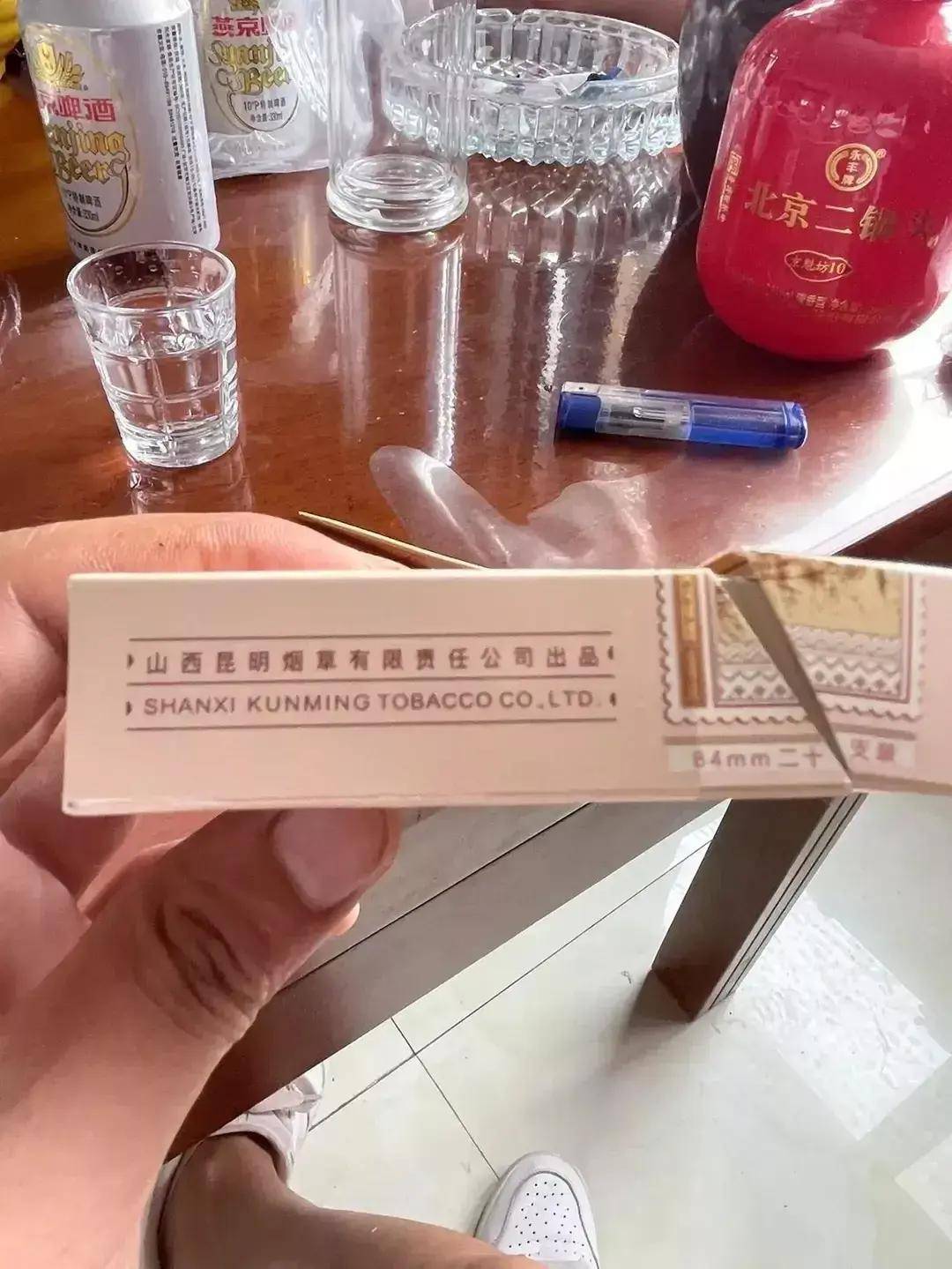 昆明现身外省烟盒初看不伦不类烟民百思不得其解网友竞相评论