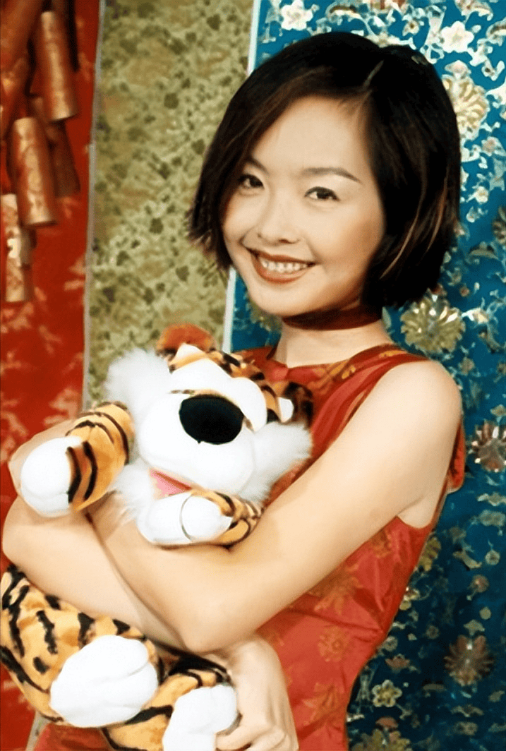 原创央视一姐到查无此人53岁的鲁豫终于落得今天这一下场