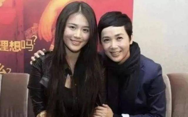 原创33岁马思纯和男友约会,小腹凸起全身发福,网友:不想祝福_张曼乐