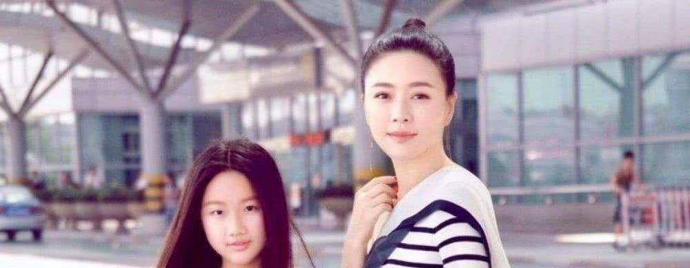带女儿三岁后,田海容35岁复出,出演电视剧《金枝玉叶》.