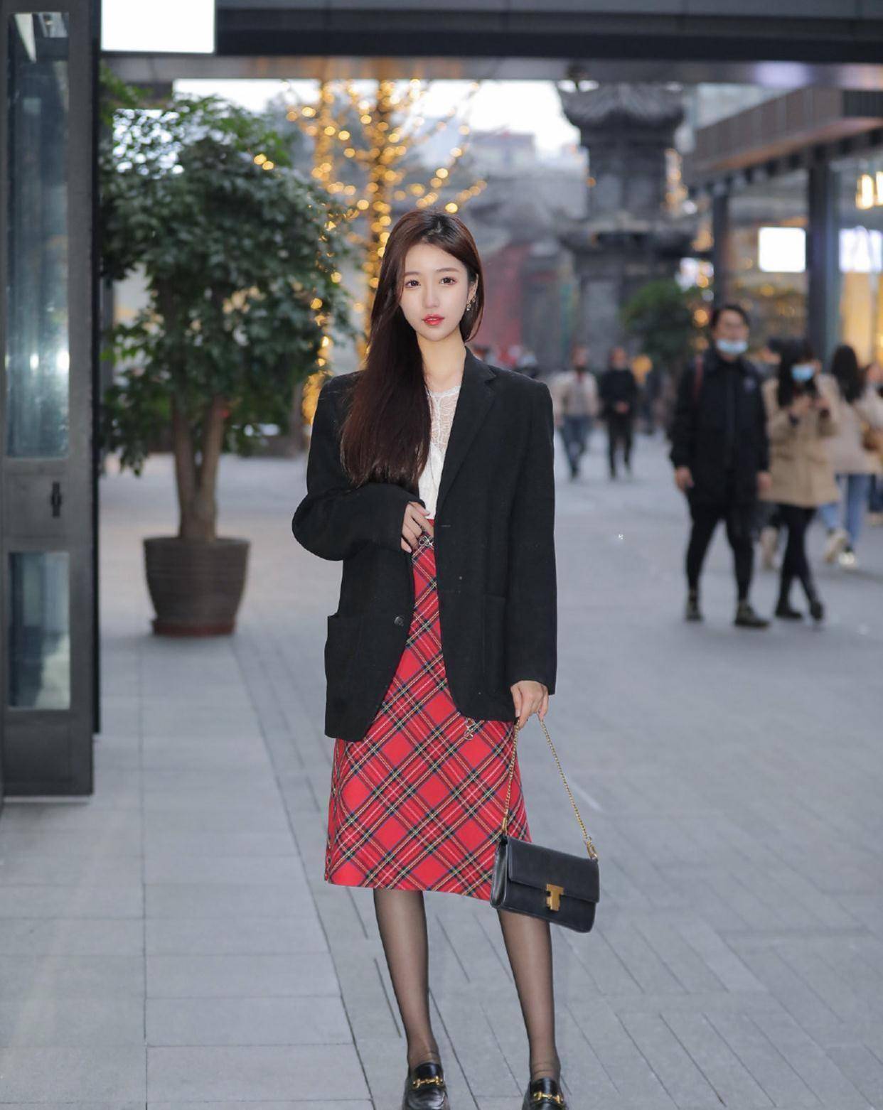 原创原创35岁女性穿搭不要太豪放舒适才是时尚的关键裙子这样穿很经典