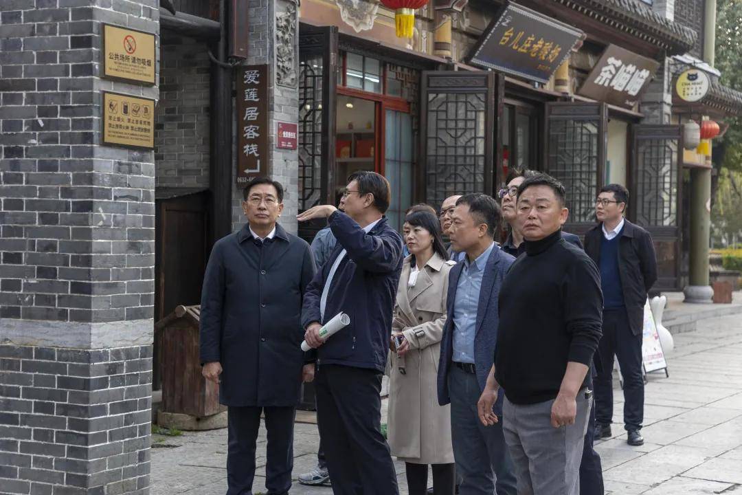 韩国杨平郡郡守全振先一行到台儿庄古城考察