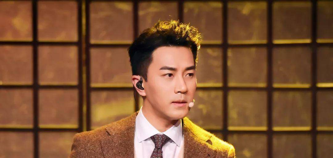 刘恺威爆瘦,与杨幂结束婚姻关系后,发展越来越差.