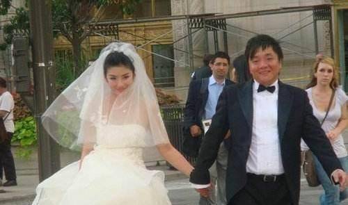 原创原创43岁黄奕撞脸王俊凯因原生家庭爱情不顺因两段婚姻断送了事业