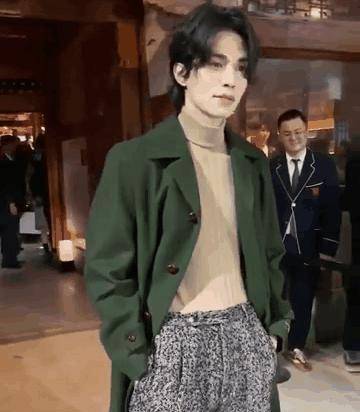 来,感受一下动态阿加西(大叔)的盛世美颜▼