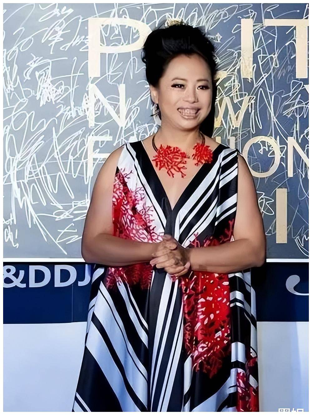 "断情绝爱"的乐坛丑女黄绮珊,怎么越来越美了_婚姻_涂惠源_事业