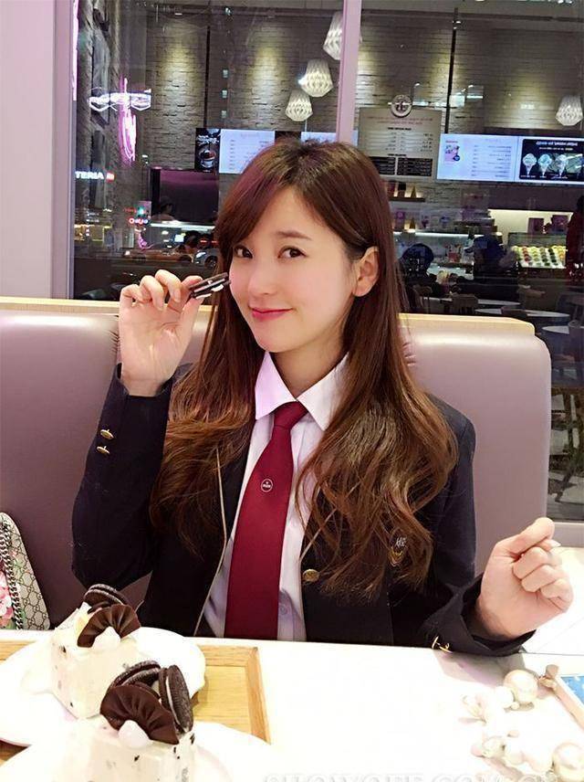 原创原创37岁金莎为何至今未嫁这种履历和背景一般人不敢上前