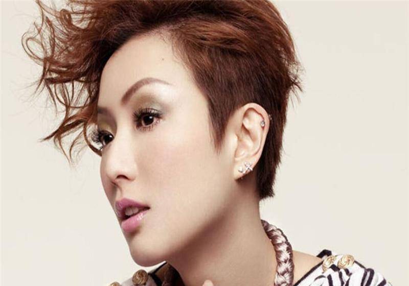 郑秀文许志安夫妇合体了婚姻风波后首次一起出门逛街