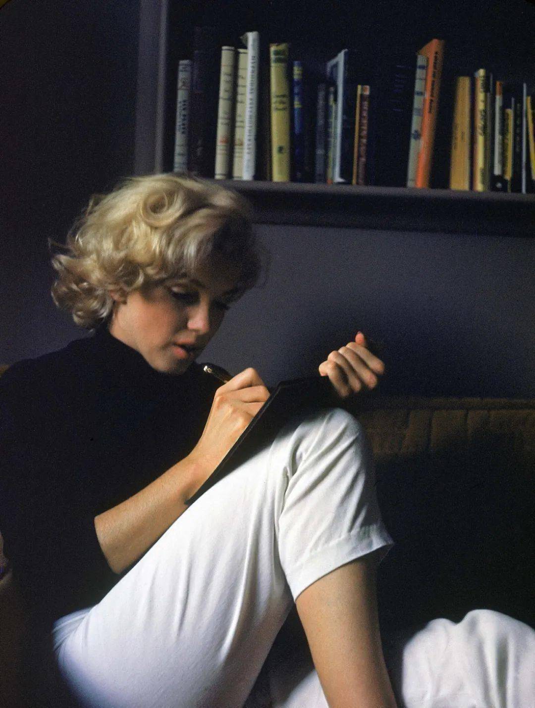 原创1962年,梦露在家中"服药自杀",她的死有多少疑惑_药物_安眠药