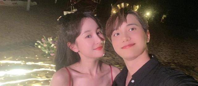 求婚成功,与张檬当众甜蜜热吻秀恩爱,一年前公开恋情_小五_张远_爱心