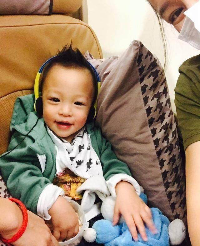 原创原创41岁不老女神徐若瑄和儿子合照似姐弟可是大家只注意到她的脚