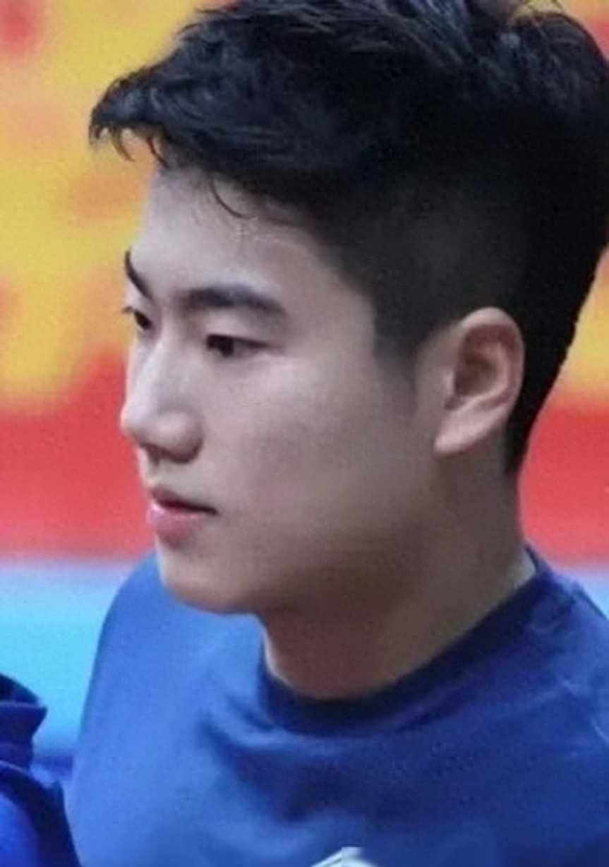 19的梁靖崑比大头更帅!可以说是颜值天花板!不信看图