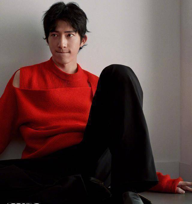 原创原创31岁井柏然庆祝生日水手服黑白造型酷得像个18岁少年