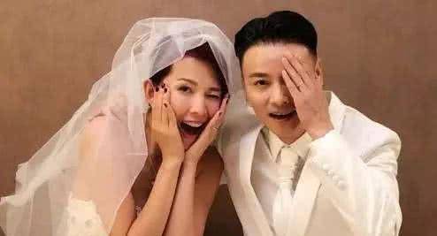 原创原创46岁蔡少芬高龄三胎子这么多女强男弱的婚姻为何唯独她获得