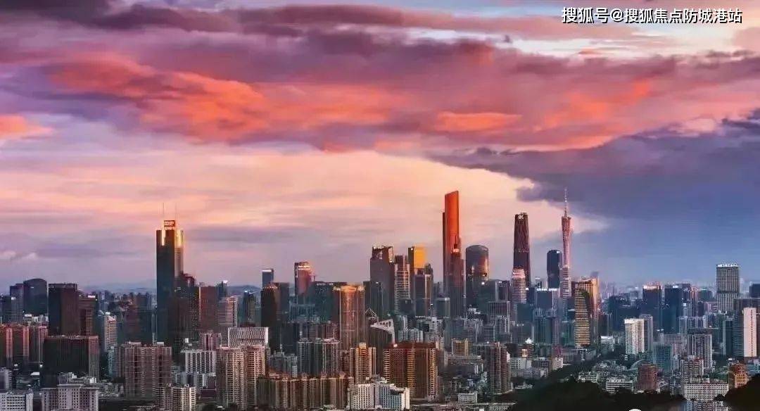 项目周边白云大道北的安华汇,是安华美博集团斥资20亿元打造的30万