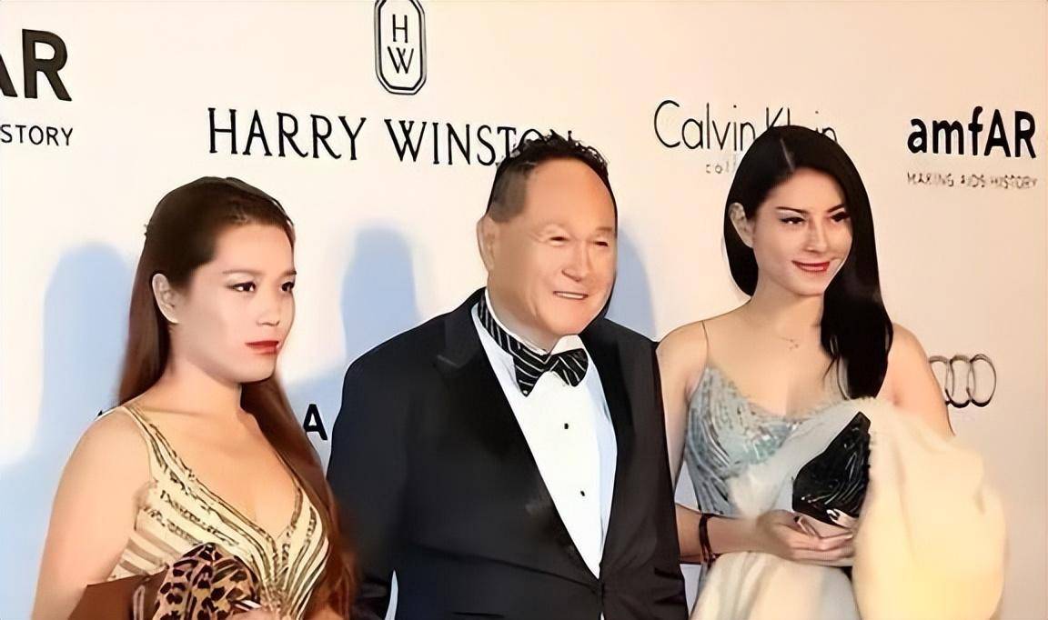 毕竟他是和霍英东,李嘉诚同期进入房地产市场的富豪,早就实现了财富