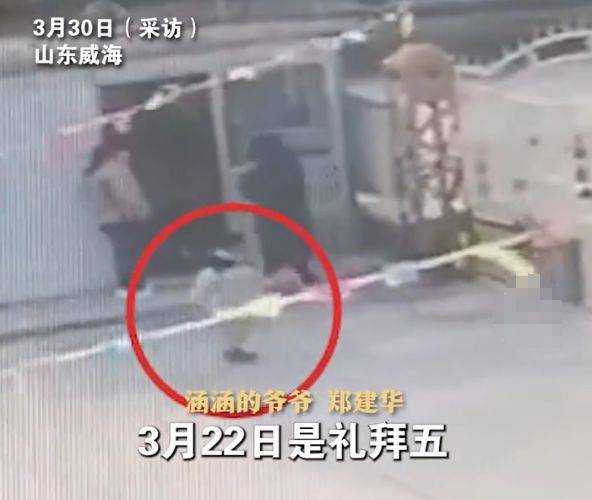 生母说是磕床上了,父亲晒儿子遗体照回应_涵涵_孩子_郑仁