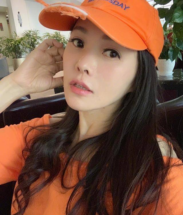 原创50岁的伊能静分享日常点滴不演戏的她在忙什么