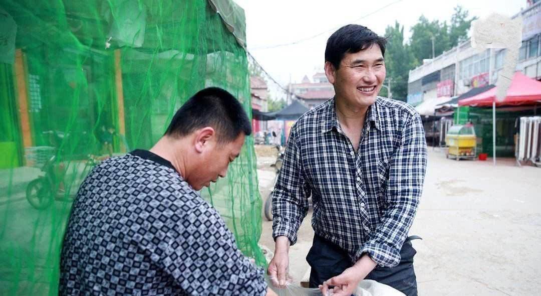 原创原创50岁的大衣哥朱之文捐款140万上热搜拜托你不要当老好人了