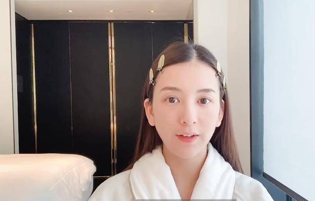 郭富城老婆晒照营业十级滤镜下眼睛大又圆怼脸照不像33岁