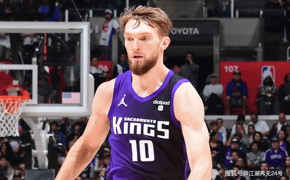 中锋的话也有很多选择,除了萨博尼斯,浓眉,阿德巴约等人也都打的不错