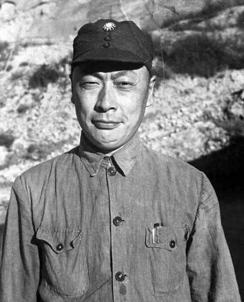 陈粟两人在华野有点类似于古代的将相,相互配合,取得不世功绩_粟裕_将