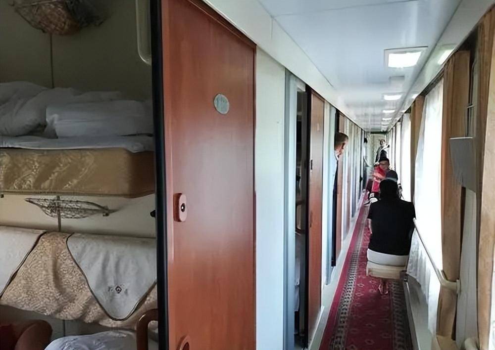 原创难以接受女子吐槽软卧混住尴尬男女分开很难12306回复霸气