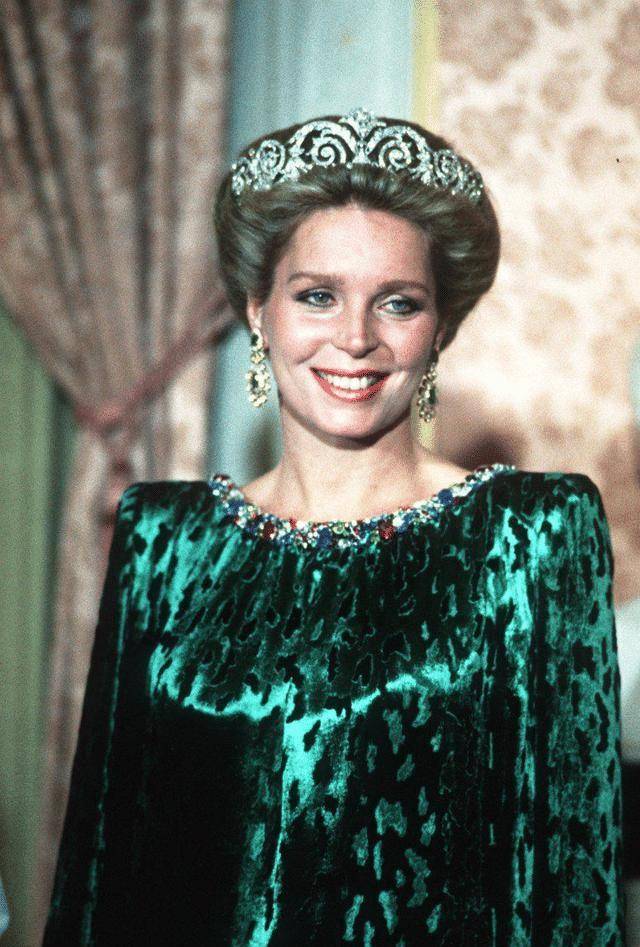 约旦最美王后嫁4婚大16岁国王宫斗失败远走美国越活越美